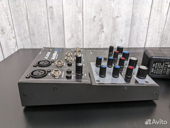 Alesis MultiMix 4 USB микшер / звуковая карта