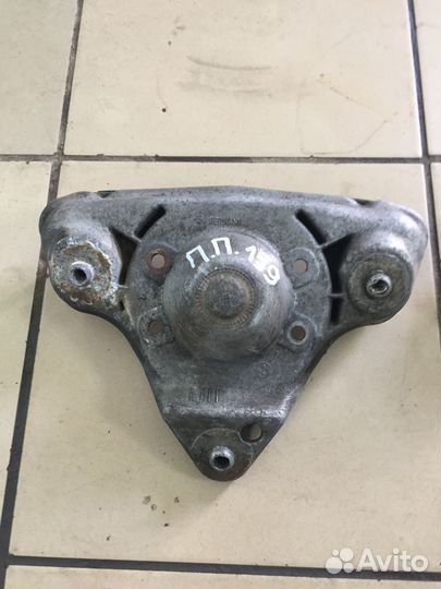 Верхняя чашка передней стойки audi a6 c5