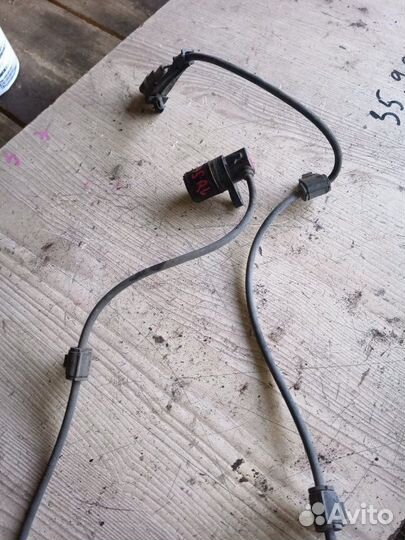 Датчик abs задний левый Toyota Sequoia UCK45