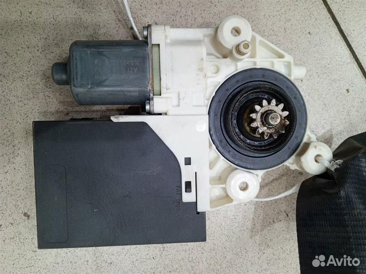 Моторчик стеклоподъемника передний правый Ford Fo