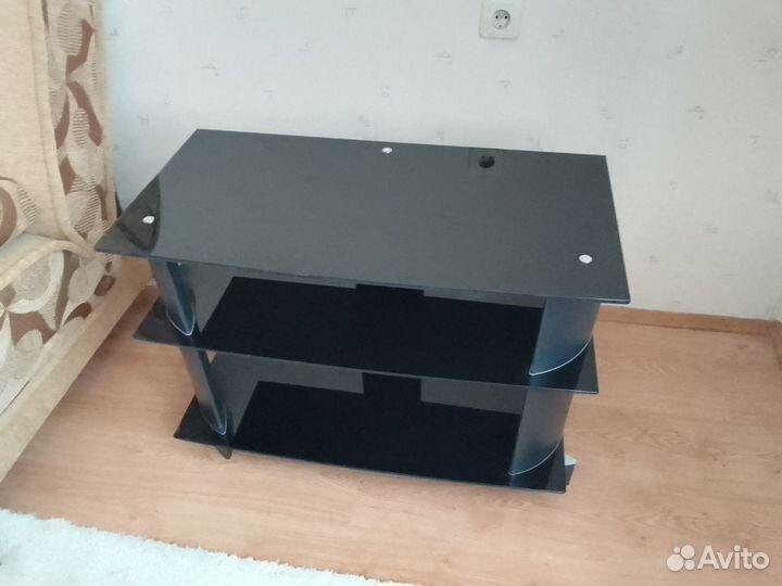 Стеклянная тумба под тв