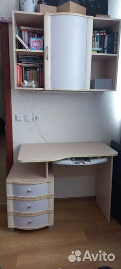 Продаю письменный стол с антресолью