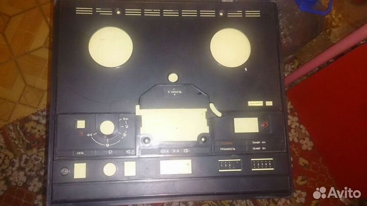 Панель катушечного магнитофона