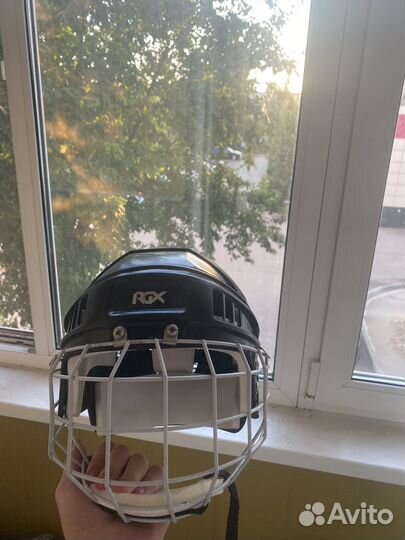 Хоккейный шлем