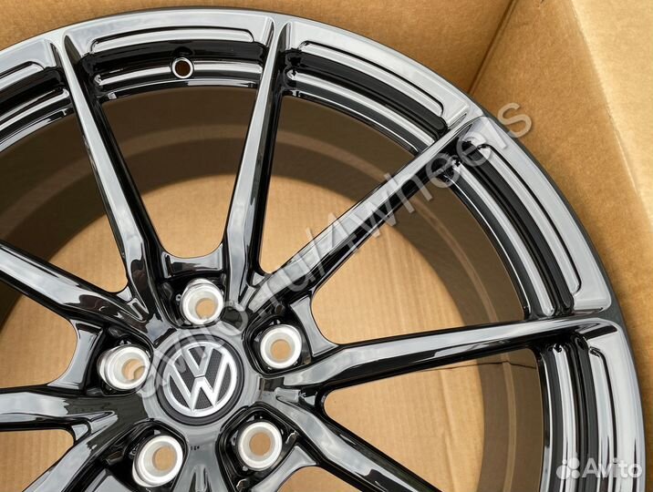 Кованые диски Volkswagen Touareg R19 наличие