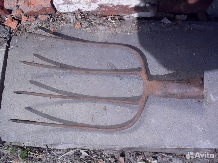 Серп, ухват, вилы, удила конские, рубанки