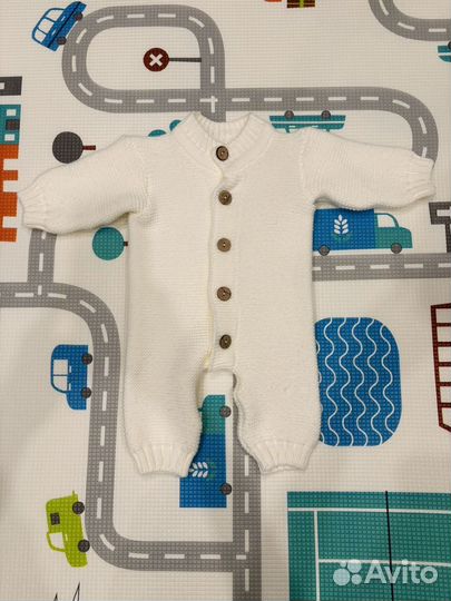 Вязаный комбинезон для новорожденного