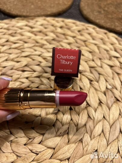 Charlotte tilbury помада The Queen