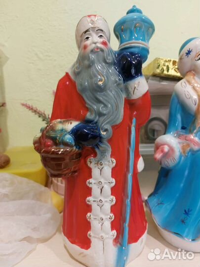 Фарфоровые статуэтки дед мороз и снегурочка,штоф