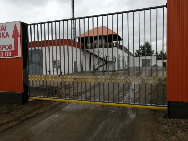 12 отдельных помещений общей площадью 1500м²