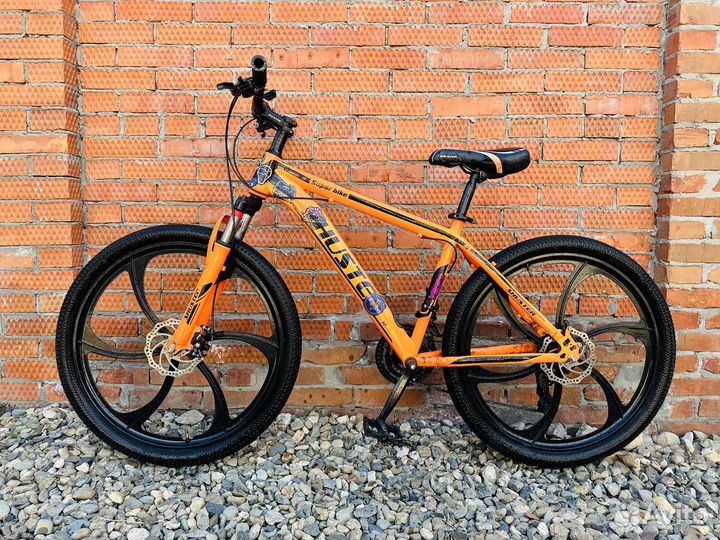 Велосипед на литых дисках