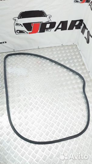 Уплотнитель проема двери Mitsubishi Lancer