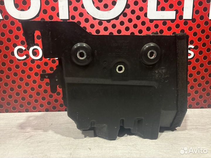 Полка аккумулятора Volvo V90 PZ 2.0D D4204T23 2018