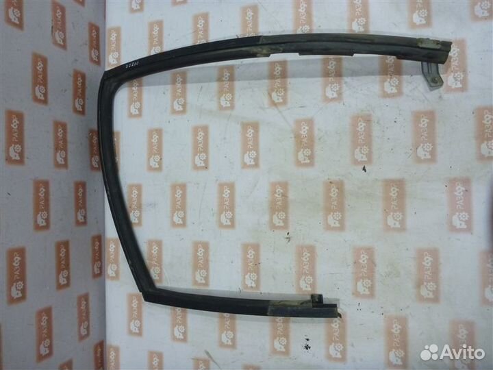 Уплотнительная резинка стекла Nissan Almera