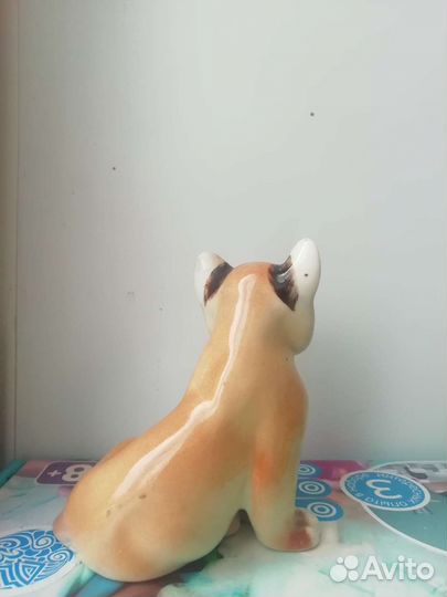 Фарфоровая статуэтка 