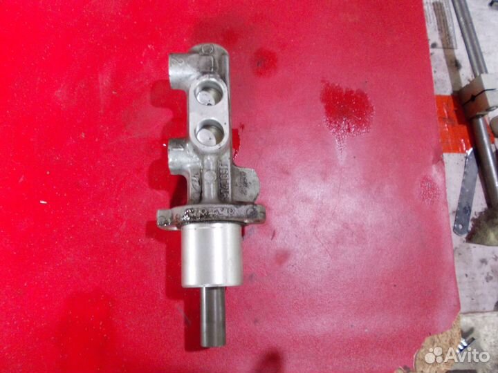 Главный тормозной цилиндр Volvo 850