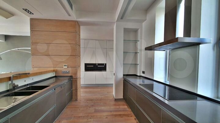 Дом 482 м² на участке 18 сот.