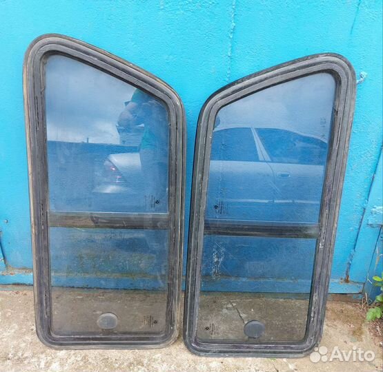 Стекла боковые задние с форточками