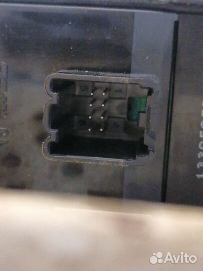 Блок управления стеклоподъемниками Opel Astra GTC