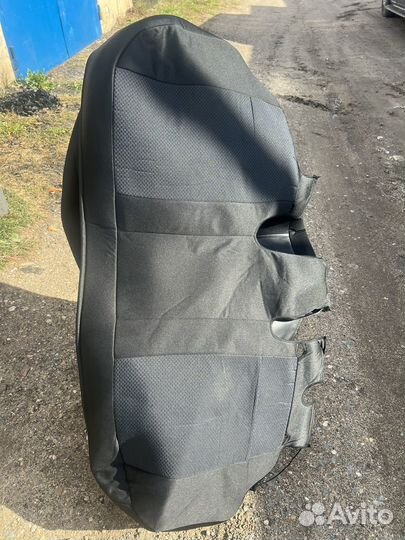 Чехлы на nissan tiida