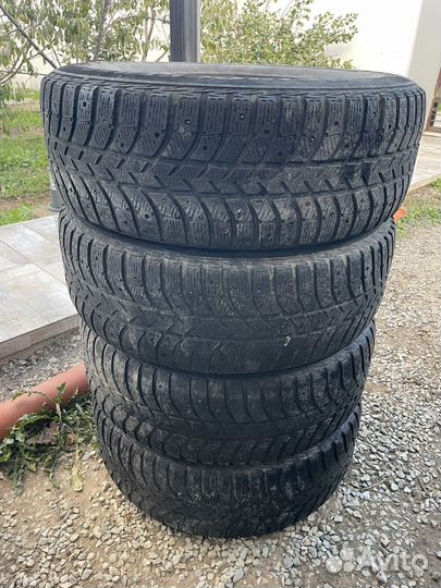 Bridgestone Ice Cruiser 5000 275/65 R17 115T