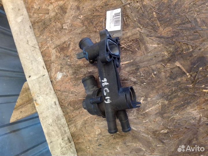 Корпус термостата Volkswagen Polo 4. 1.2 л