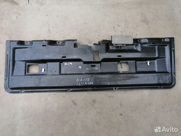 Накладка двери багажника для Chevrolet Blazer 1998