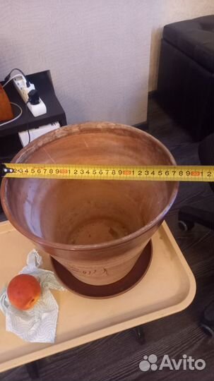 Большой цветочный горшок