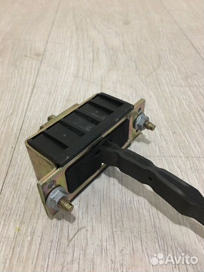 Ограничитель двери передний правый Mercedes Benz