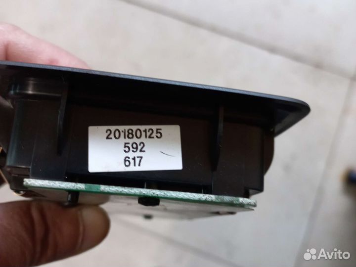 Плафон подсветки салона задний Lexus Nx 300H/200T