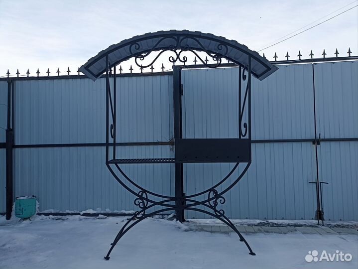 Мангальная зона под крышей