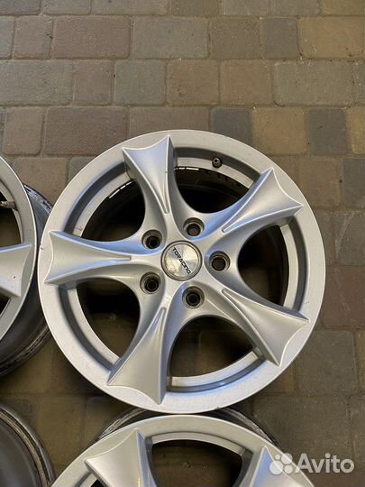 Литые диски R15 5/114.3 TGRacing