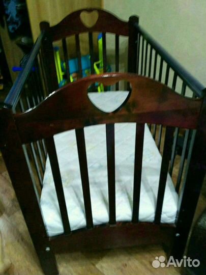 Детская кроватка с матрассом