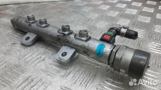 Топливная рампа land rover discovery 4 (6GM13BB02)