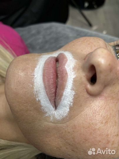 Модель на перманентный макияж