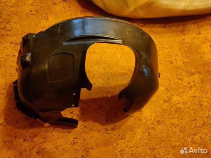 Подкрылок передний правый Ford Focus 2010-2019