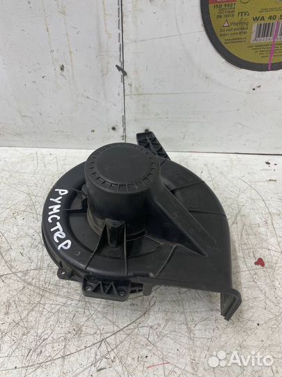 Моторчик печки Skoda Roomster