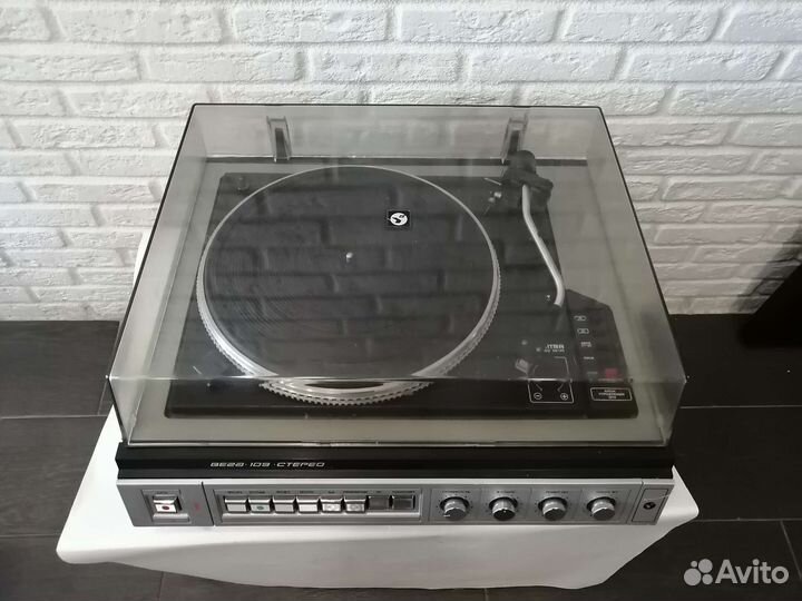 Проигрыватель винила Вега 109