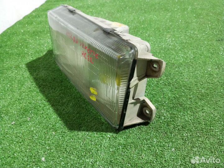 Фара галогеновая правая Nissan Vanette vujnc22
