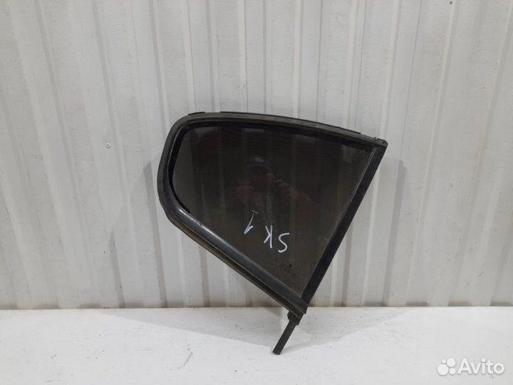 Стекло двери задней правой (форточка) Skoda