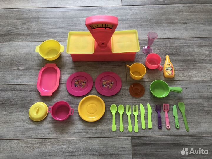 Набор посуды для кукол и весы