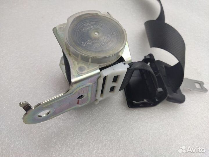 Ремень безопасности центральный задний Toyota