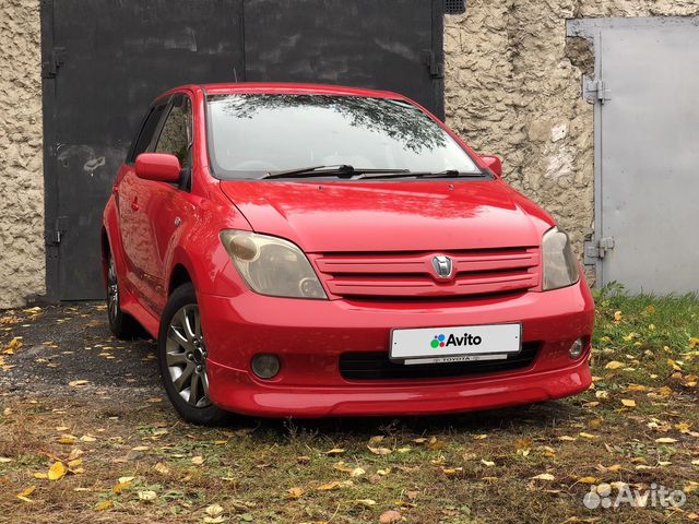 Toyota ist 2008 Red