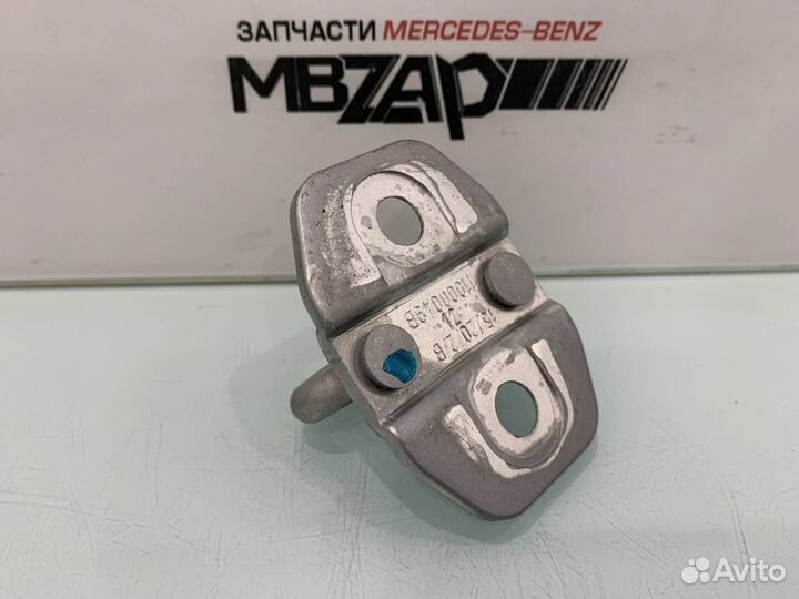 Петля замка двери Mercedes W222