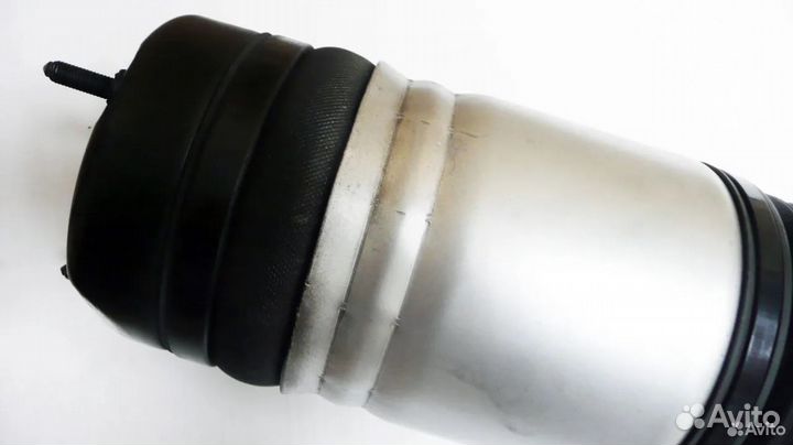 Передняя стойка Jeep Grand Cherokee WK2 левая