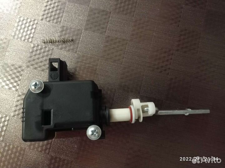 Замок на дверь лючка бензобака VW