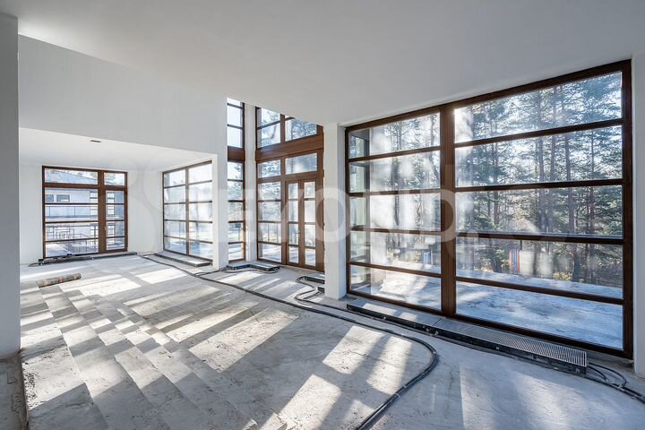 Дом 3060 м² на участке 1,32 га