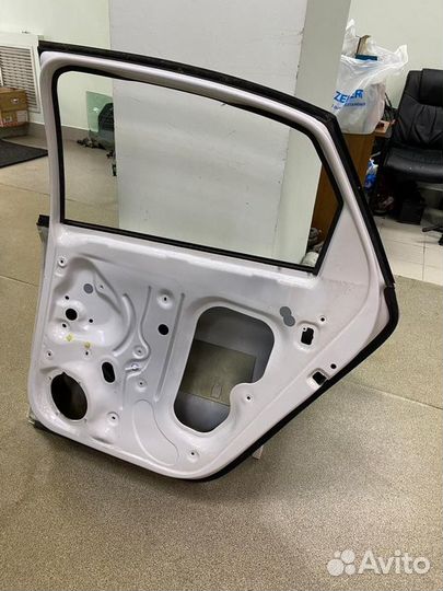 Дверь боковая задняя правая Volkswagen Polo седан