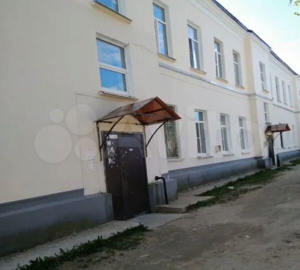 Доля в 3-к. квартире, 16 м², 1/2 эт.