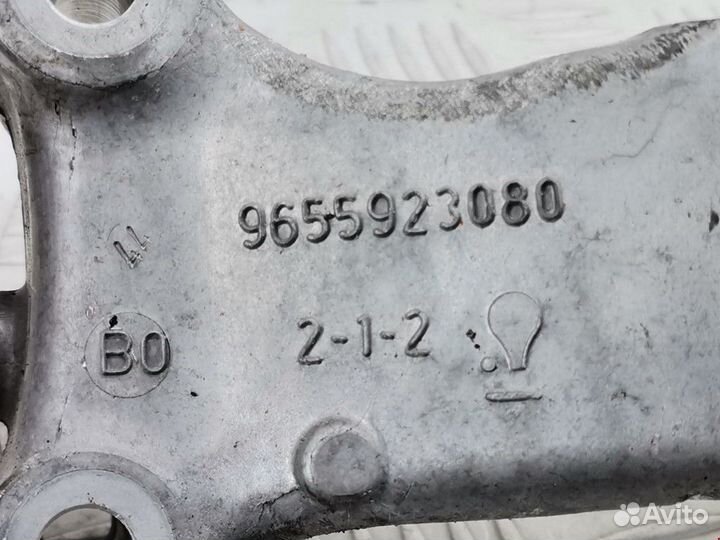 Кронштейн двигателя Peugeot 308 T7 2010